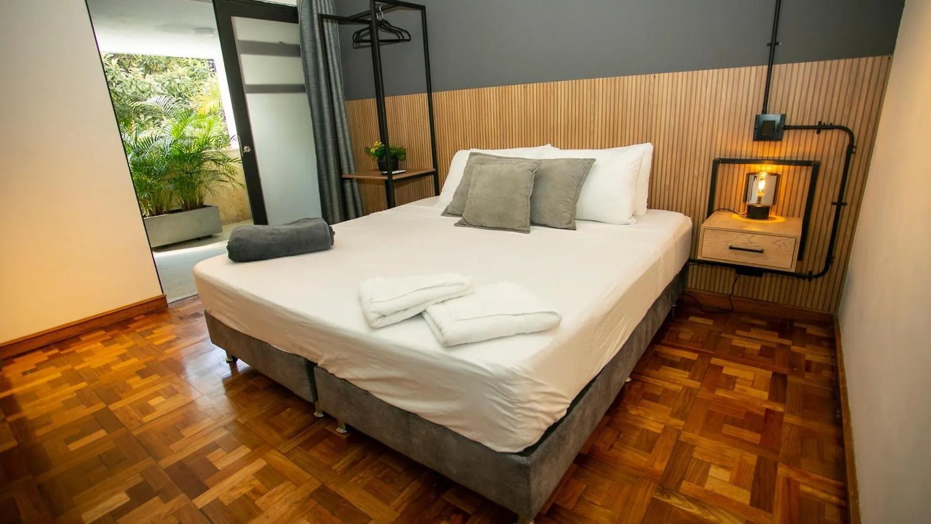 Lorel Spring Luxury Stay Cozy And Relaxing 5Br-Ac-Wifi-Jacuzzi-Ac-Laundry Medellín