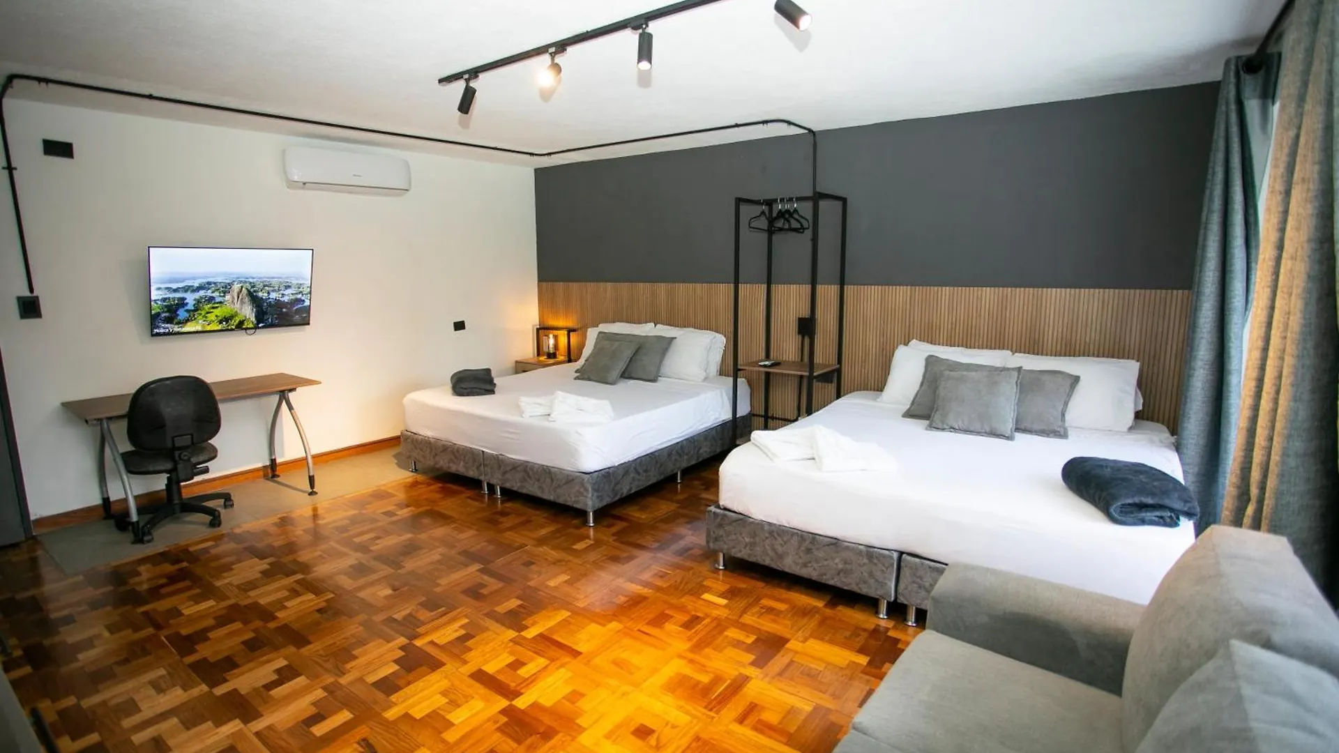 Lorel Spring Luxury Stay Cozy And Relaxing 5Br-Ac-Wifi-Jacuzzi-Ac-Laundry Medellín 0*,