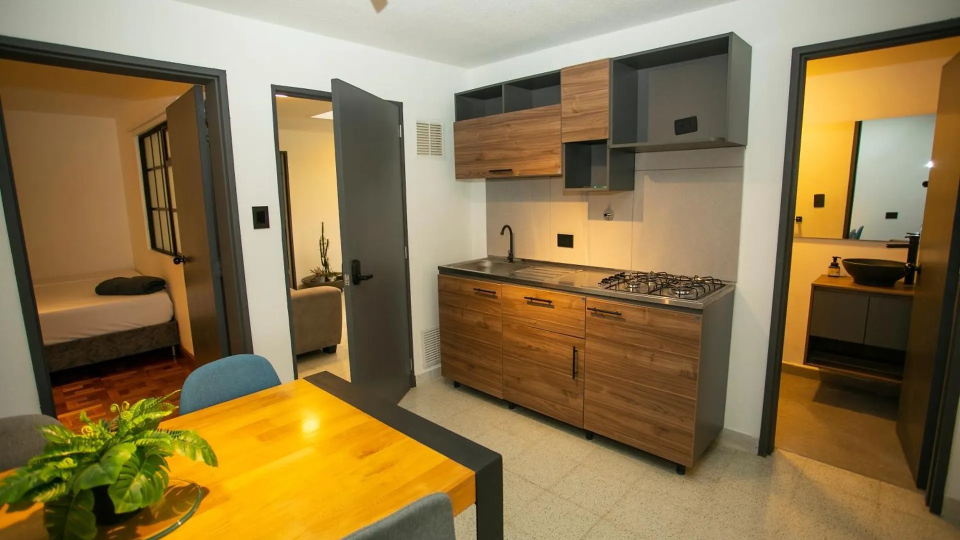 Сasa de vacaciones Lorel Spring Luxury Stay Cozy And Relaxing 5Br-Ac-Wifi-Jacuzzi-Ac-Laundry Medellín Colombia