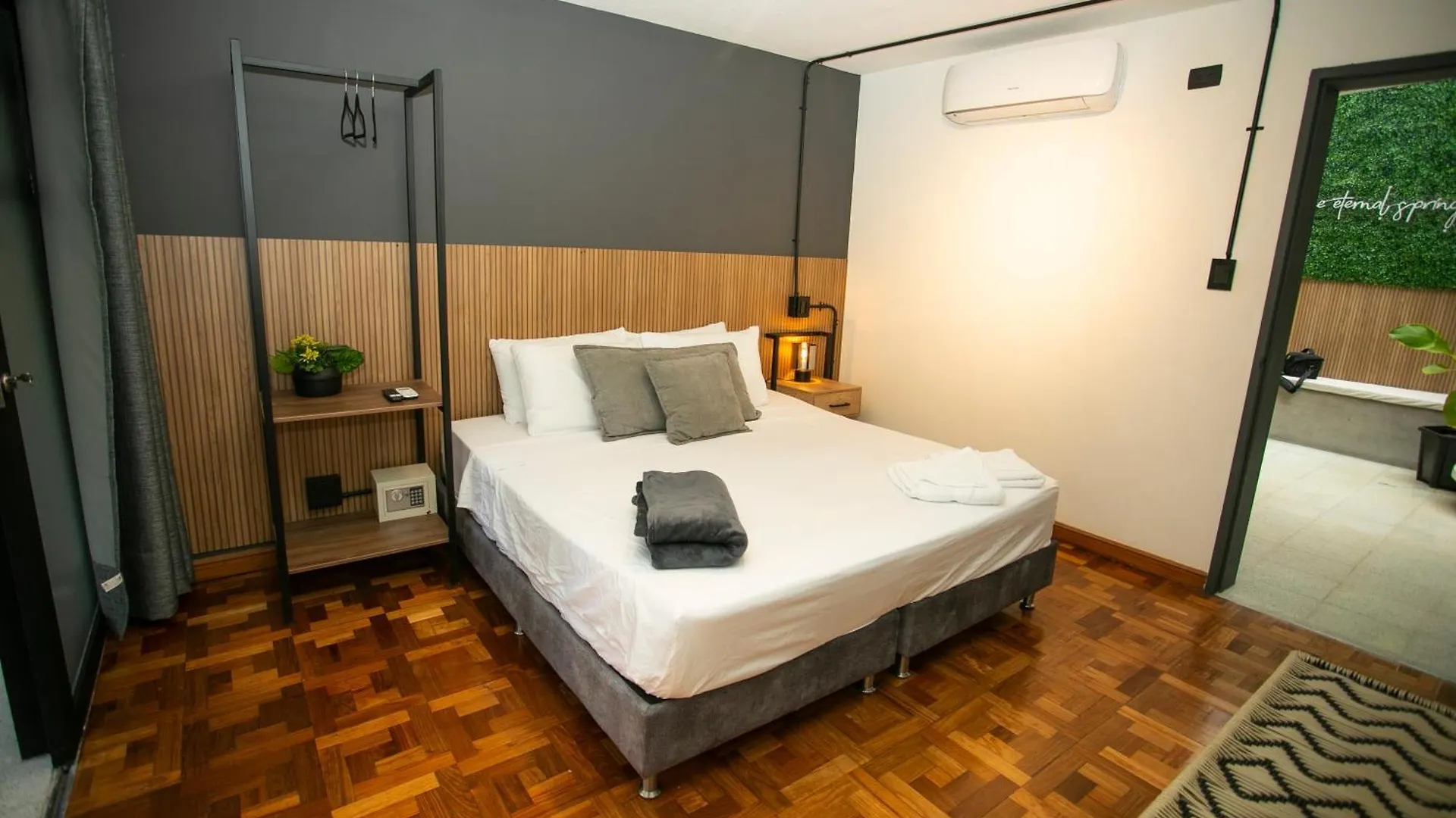 Lorel Spring Luxury Stay Cozy And Relaxing 5Br-Ac-Wifi-Jacuzzi-Ac-Laundry Medellín 0*,
