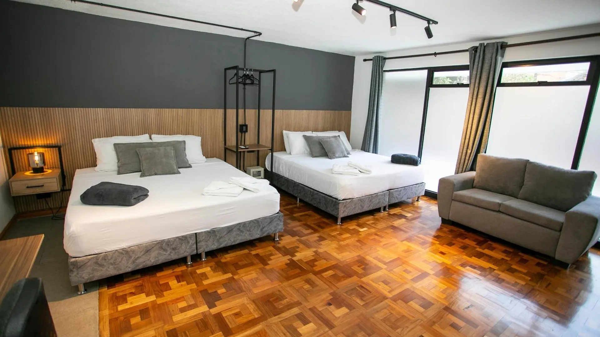 Lorel Spring Luxury Stay Cozy And Relaxing 5Br-Ac-Wifi-Jacuzzi-Ac-Laundry Medellín Сasa de vacaciones