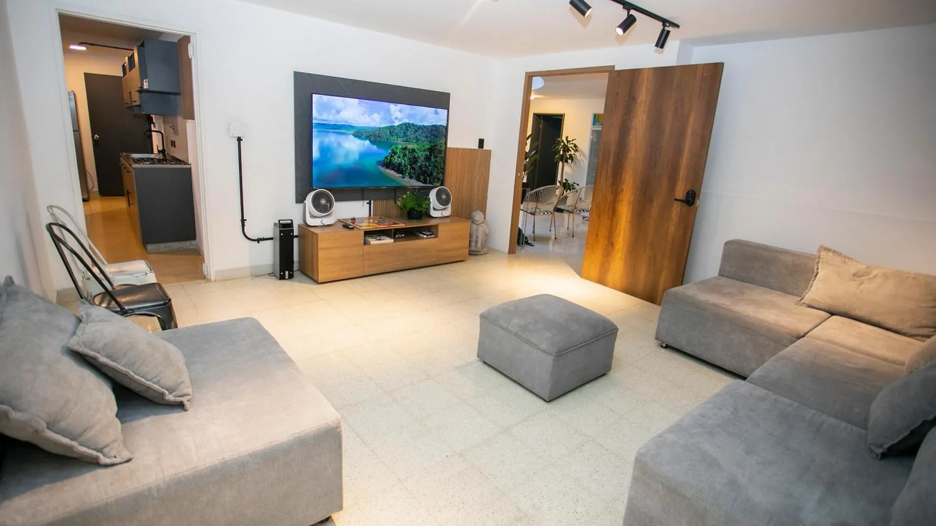 Lorel Spring Luxury Stay Cozy And Relaxing 5Br-Ac-Wifi-Jacuzzi-Ac-Laundry Medellín