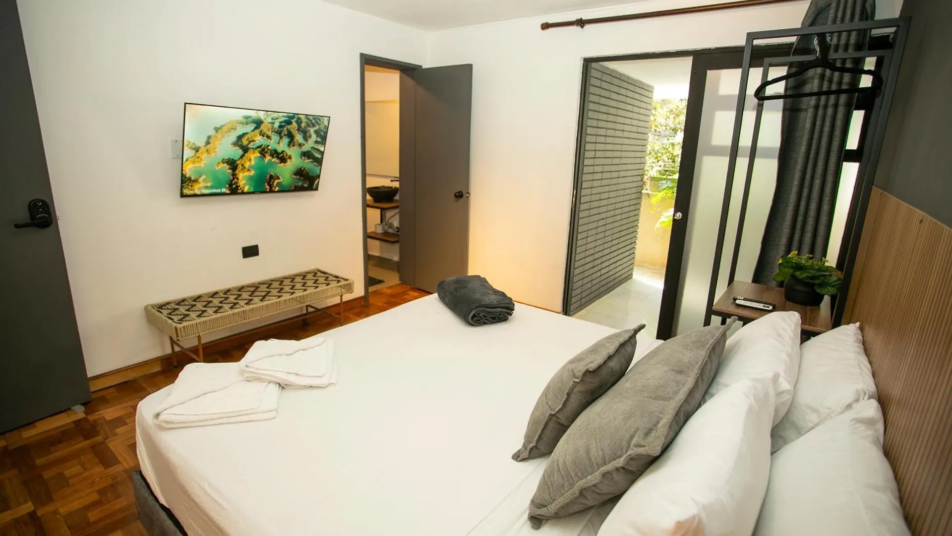 Lorel Spring Luxury Stay Cozy And Relaxing 5Br-Ac-Wifi-Jacuzzi-Ac-Laundry Medellín