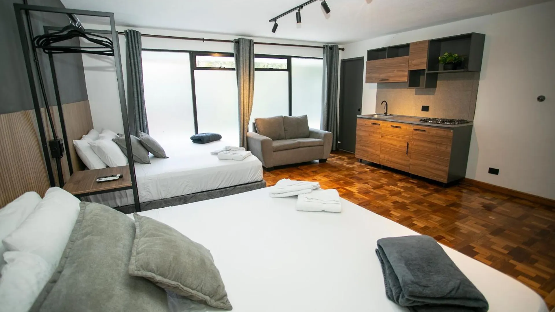 Lorel Spring Luxury Stay Cozy And Relaxing 5Br-Ac-Wifi-Jacuzzi-Ac-Laundry Medellín 0*,