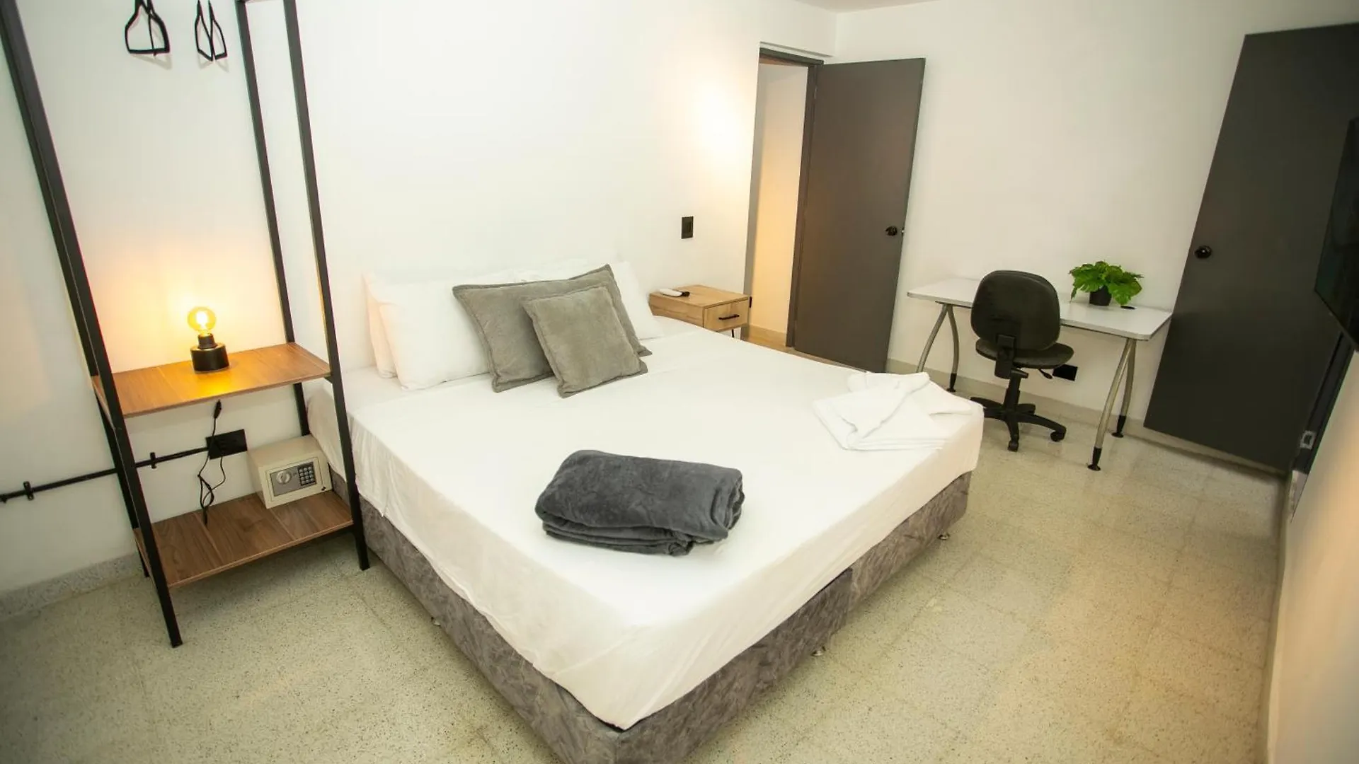 Lorel Spring Luxury Stay Cozy And Relaxing 5Br-Ac-Wifi-Jacuzzi-Ac-Laundry Medellín