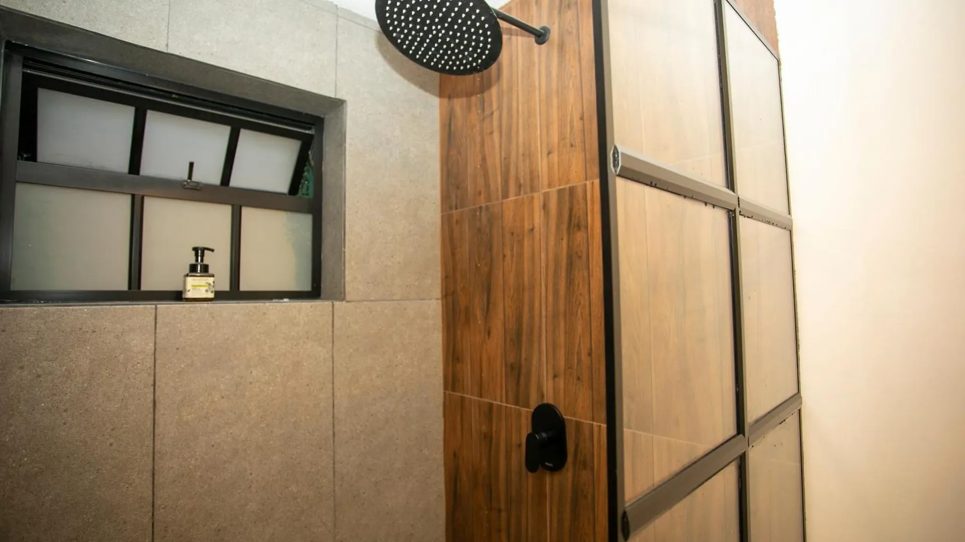 Сasa de vacaciones Lorel Spring Luxury Stay Cozy And Relaxing 5Br-Ac-Wifi-Jacuzzi-Ac-Laundry Medellín