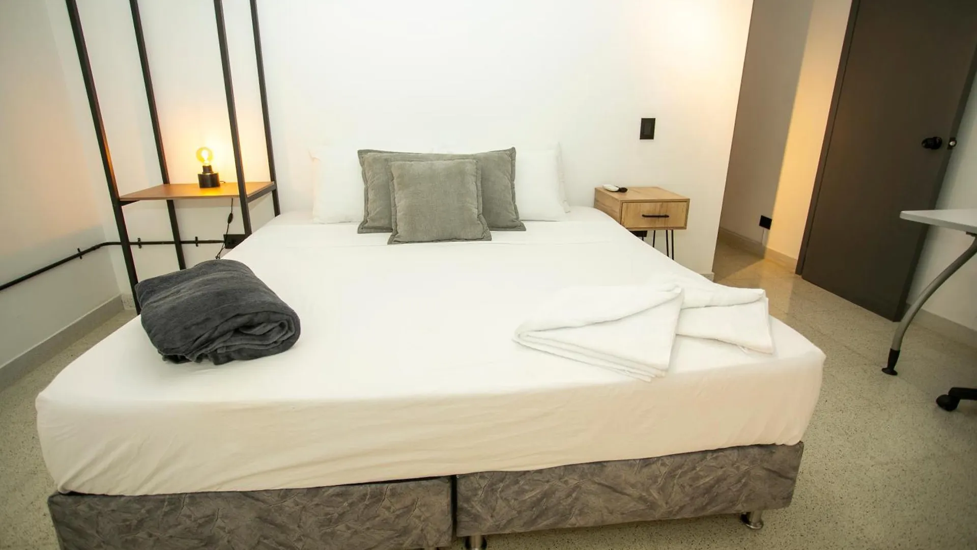 Lorel Spring Luxury Stay Cozy And Relaxing 5Br-Ac-Wifi-Jacuzzi-Ac-Laundry Medellín Colombia