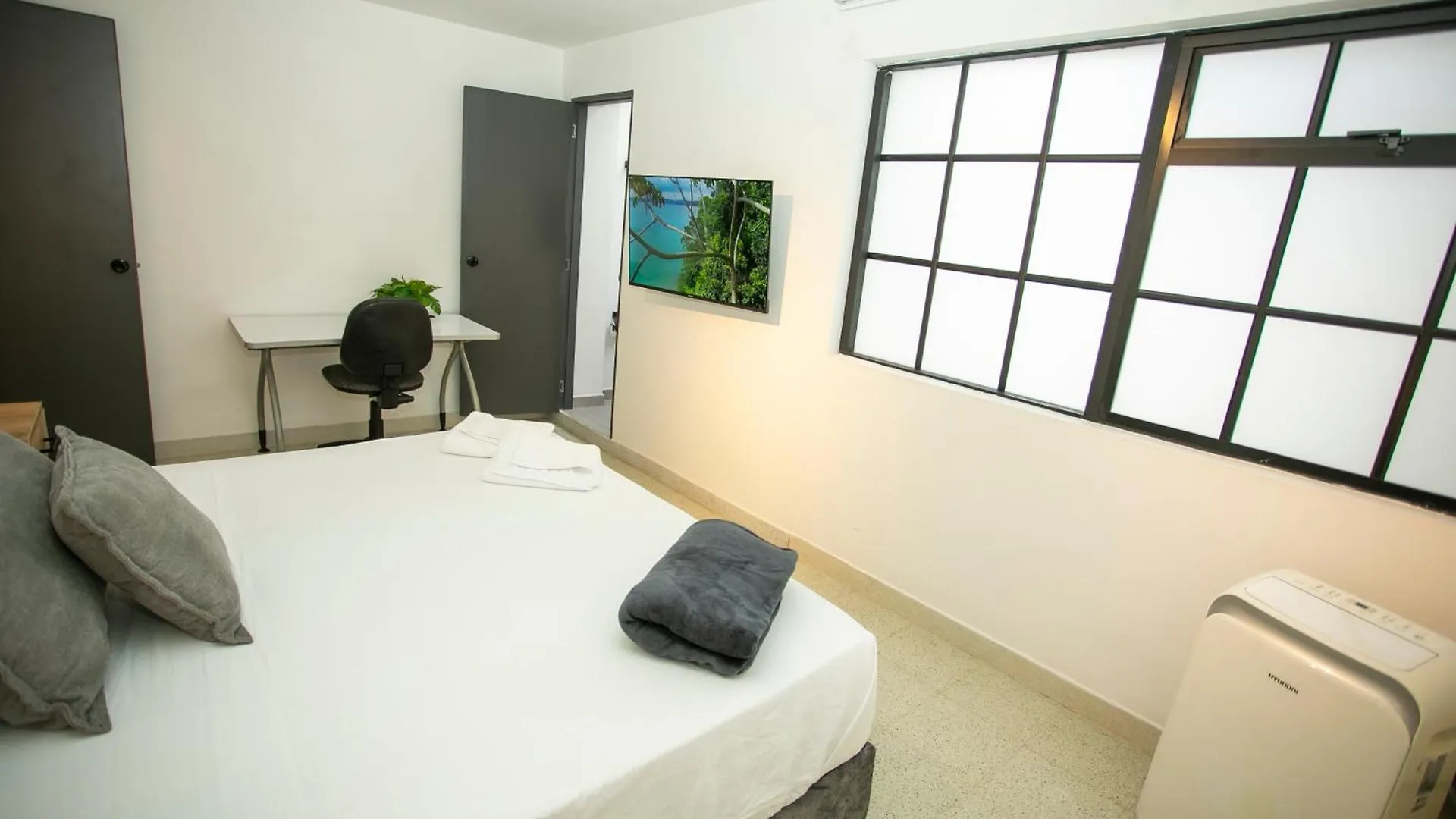 Lorel Spring Luxury Stay Cozy And Relaxing 5Br-Ac-Wifi-Jacuzzi-Ac-Laundry Medellín Сasa de vacaciones