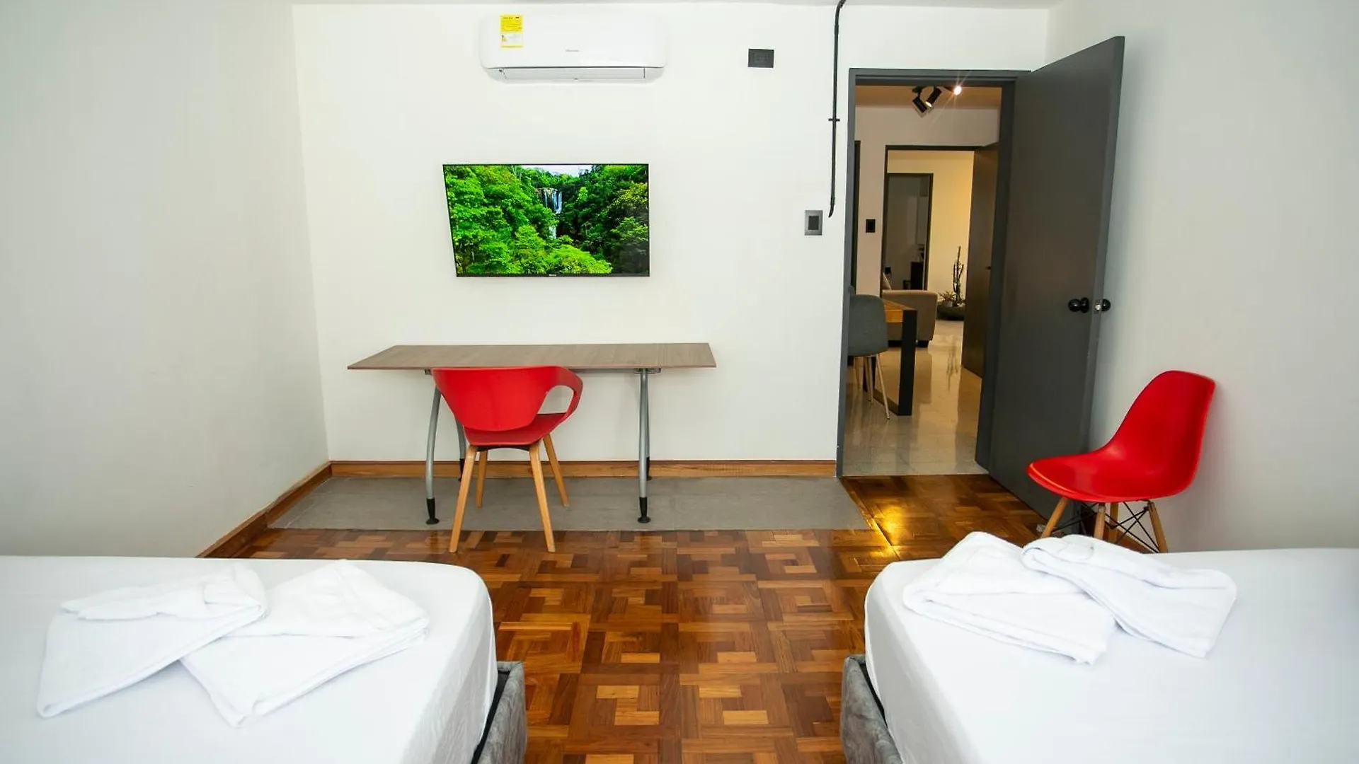 Lorel Spring Luxury Stay Cozy And Relaxing 5Br-Ac-Wifi-Jacuzzi-Ac-Laundry Medellín