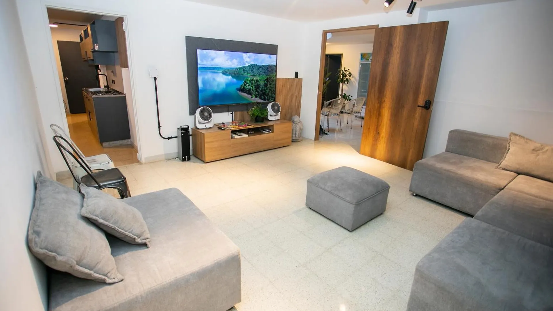 Lorel Spring Luxury Stay Cozy And Relaxing 5Br-Ac-Wifi-Jacuzzi-Ac-Laundry Medellín